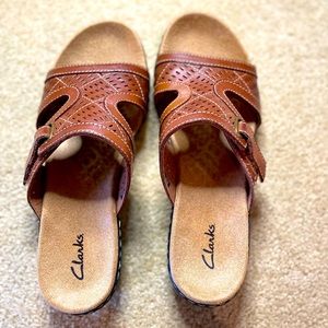 NEW Clark’s Women’s Brown Slide Sandals Size 8.5